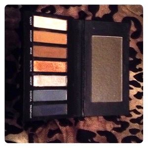 YOUNIQUE #4 Moodstruck palette